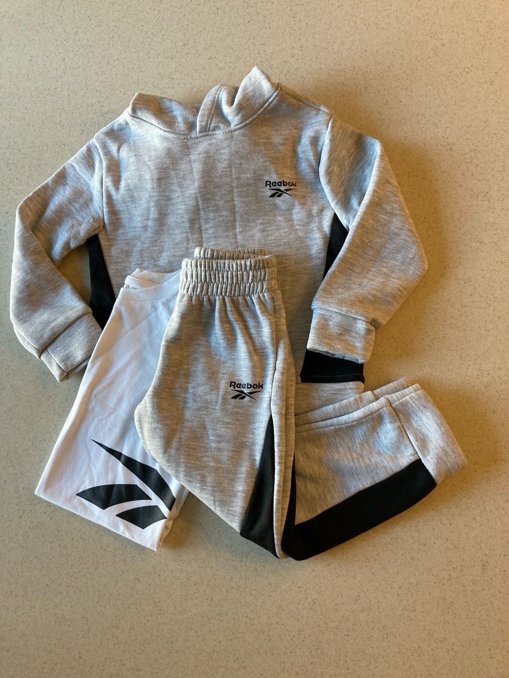 NWT Reebok Boys 3 Piece Set T-Shirt, Pullover Hoodie & Jogger Pants Size 4